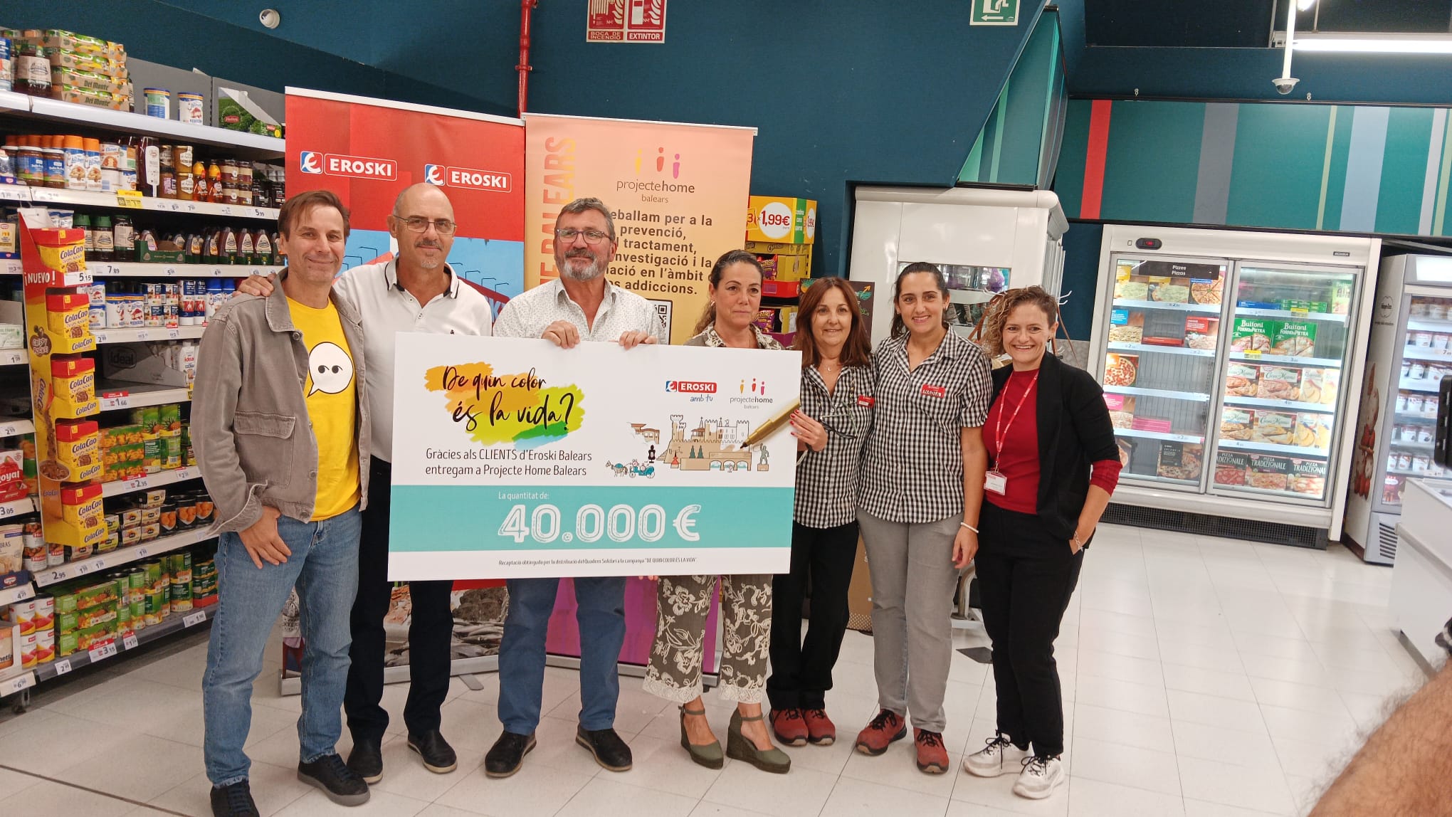 Lliurament del xec de 40.000 euros d'EROSKI a Projecte Home Balears»